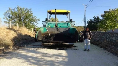 Tunceli İl Özel İdaresi sıcak asfalt üretti: İlk serimi Vali Aygöl yaptı
