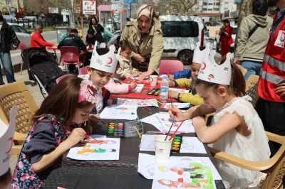 Tunceli T&uuml;rk Kızılay&rsquo;ından &ccedil;ocuklara şenlik, b&uuml;y&uuml;klere bağış etkinliği

