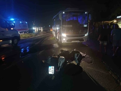 Tur otobüsü karşı şeride geçti: 1 yaralı
