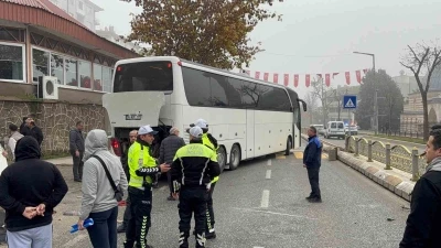 Tur otobüsünün ters yön hatası pahalıya mal oldu
