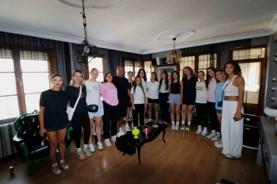 Turgutlu Belediyesi Kadın Voleybol Takımı sezonun ilk kontrolünden geçti
