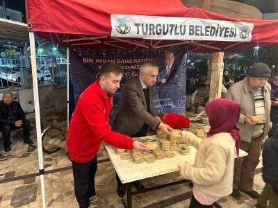 Turgutlu Belediyesinden Kadir Gecesi&rsquo;nde helva ikramı
