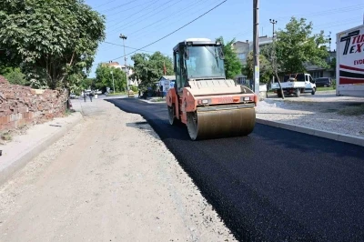 Turgutlu&rsquo;da asfalt seferberliği s&uuml;r&uuml;yor
