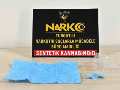 Turgutlu&rsquo;da emniyetin sokak &ccedil;alışmalarında 2 torbacı yakalandı
