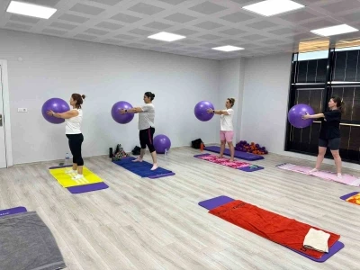 Turgutlu&rsquo;da kadınlar spora ritmiyle g&uuml;&ccedil; katıyor
