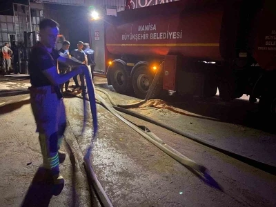 Turgutlu’da kereste işletmesinde yangın paniği
