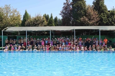 Turgutlulu minik yüzücüler başarı belgelerini aldı
