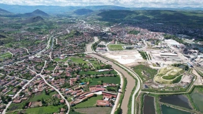 Turhal&rsquo;da taşkın riski altındaki yerleşim yerleri boşaltılıyor

