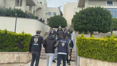 Turistleri hedef alan dolandırıcılık ş&uuml;phelileri tutuklandı

