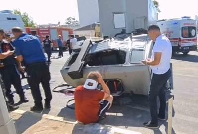 Turistlerin karavanı ile tır çarpıştı: 1’i ağır 3 yaralı
