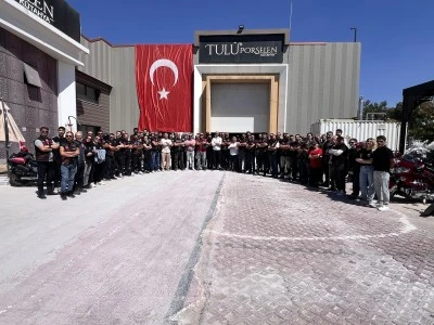 Türk Chopper’dan Anlamlı Ziyaret: Dumlupınar Zafer Kampı’nın Ardından Tulu Porselen’e Konuk Oldular