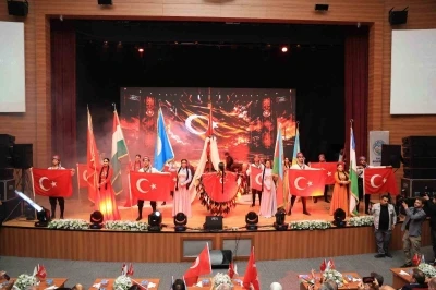 T&uuml;rk D&uuml;nyası g&ouml;sterisi b&uuml;y&uuml;ledi
