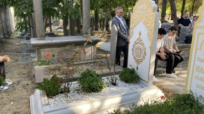 T&uuml;rk edebiyatının &ouml;nemli ismi Rasim &Ouml;zden&ouml;ren vefatının 4. yılında kabri başında anıldı
