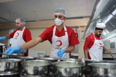 Türk Kızılay Elazığ Şubesi’nden 200 ihtiyaç sahibine sıcak yemek
