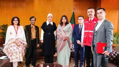 T&uuml;rk Kızılay Genel Başkanı Yılmaz, Bangladeş&rsquo;te Arakanlı m&uuml;ltecilerin kamplarını ziyaret etti
