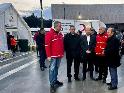 T&uuml;rk Kızılay ve Yunusemre Belediyesi&rsquo;nden 1000 kişilik iftar
