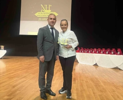 T&uuml;rk mutfağı şefi &Ouml;zlem Mekik &lsquo;Yılın En İyi Kadın Şefi&rsquo; se&ccedil;ildi
