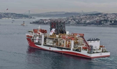 T&uuml;rk sondaj gemisi Yıldırım İstanbul Boğazı&rsquo;ndan ge&ccedil;ti
