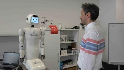 Türk üniversitelerinde bir ilk: Yapay zeka destekli insansı robot geliştirildi
