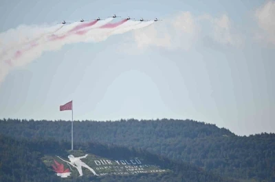 &lsquo;T&uuml;rk Yıldızları&rsquo; &Ccedil;anakkale semalarında nefesleri kesti
