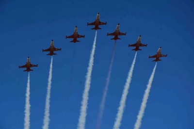 T&uuml;rk Yıldızları&rsquo;ndan Aile Festivali&rsquo;nde g&ouml;rsel ş&ouml;len
