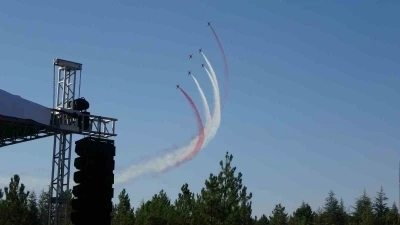 Türk Yıldızları’ndan Kütahya’da nefes kesen gösteri
