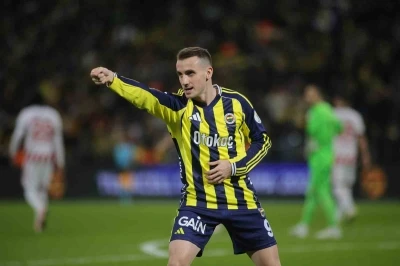 Turkcell S&uuml;per Kupa: Fenerbah&ccedil;e: 1 - Samsunspor: 0 (Ma&ccedil; devam ediyor)
