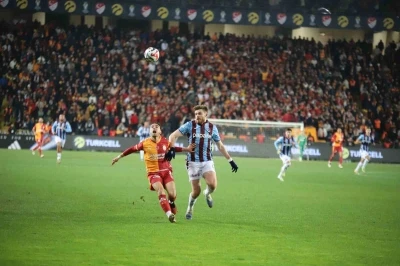 Turkcell S&uuml;per Kupa: Galatasaray: 2 - Trabzonspor: 0 (İlk yarı)

