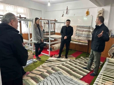 T&uuml;rkeli&rsquo;de geleneksel kilim dokumacılığı yaşatılıyor
