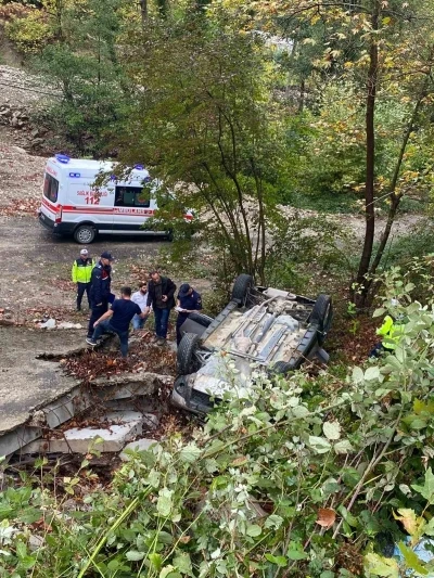 Türkeli’de otomobil şarampole yuvarlandı: 1 yaralı
