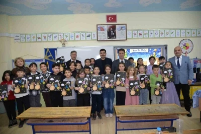 T&uuml;rkeli&rsquo;de yarıyıl tatili, karne sevinciyle başladı
