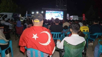 Türkiye- Almanya maçını Adıyamanlılar dev ekrandan izledi
