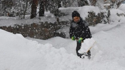 T&uuml;rkiye buz kesti: 70 ilde sıcaklık sıfırın altına d&uuml;şt&uuml;! Van a&ccedil;ık ara zirvede