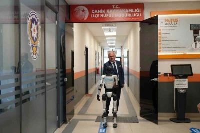 Türkiye’de bir ilk: İnsansı robot nüfusa kaydettirildi
