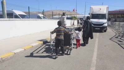 Türkiye’de doğup büyüyen 9 yaşındaki Suriyeli çocuk, gözyaşları içerisinde &quot;Türkiye benim ikinci vatanım&quot; sözleriyle ülkesine döndü
