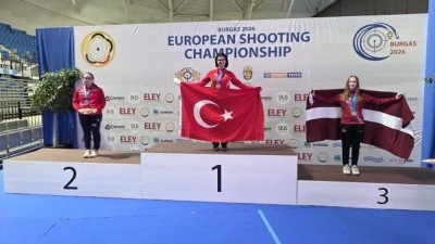T&uuml;rkiye'de rekor &uuml;st&uuml;ne rekor kıran Mardinli Elif Avrupa şampiyonu oldu