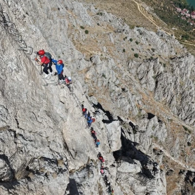 Türkiye’de tek Kemaliye’de bulunan &quot;Via Ferrata&quot; parkuru adrenalin tutkunlarının rotası oldu
