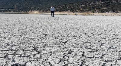 Türkiye’nin 4’üncü büyük gölü kuraklık nedeniyle ortadan ikiye bölündü

