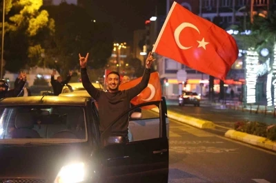 T&uuml;rkiye&rsquo;nin D&uuml;nya Kupası&rsquo;na katılması, Aydın&rsquo;da konvoyla kutlandı
