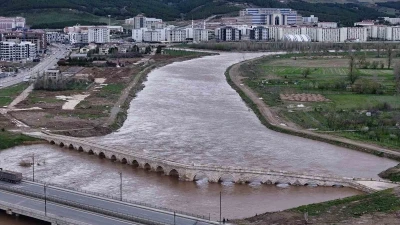T&uuml;rkiye&rsquo;nin en uzun nehrindeki 1 yıllık değişim g&ouml;r&uuml;nt&uuml;lendi

