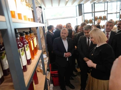 T&uuml;rkiye&rsquo;nin ilk &lsquo;ekolojik market&rsquo;i a&ccedil;ıldı
