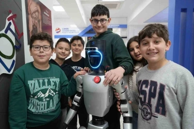 T&uuml;rkiye&rsquo;nin n&uuml;fusa kaydedilen ilk robotu şimdi de işe başladı
