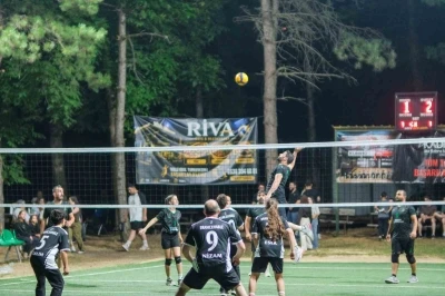 T&uuml;rkiye&rsquo;nin tek k&ouml;y voleybol turnuvası başladı
