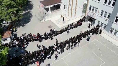 T&uuml;rkiye şampiyonu olan &ouml;ğrencilere meşaleli karşılama
