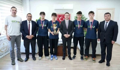 T&uuml;rkiye &uuml;&ccedil;&uuml;nc&uuml;s&uuml; tenis&ccedil;ilerden İl ve İl&ccedil;e Milli Eğitim M&uuml;d&uuml;rlerine ziyaret
