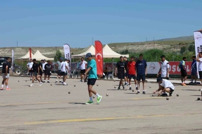 T&uuml;rkiye &Uuml;mitler ve B&uuml;y&uuml;kler Bocce Volo Şampiyonası Nevşehir&rsquo;de başladı
