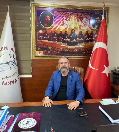 T&uuml;rkmen Alevi Bektaşi Vakfı Genel Başkanı &Ouml;zdemir&rsquo;den bayrağa saygısızlığa tepki:
