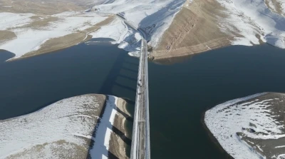 Turnaçayırı Barajı’nda masalsı kış: Kar yağışı manzarayı değiştirdi
