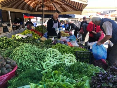 Turşuluk sebzeler pazarda yerini aldı
