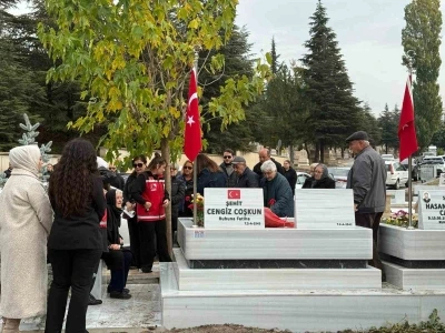 TUSAŞ’a düzenlenen terör saldırısı şehitleri yıl dönümünde kabri başında anıldı
